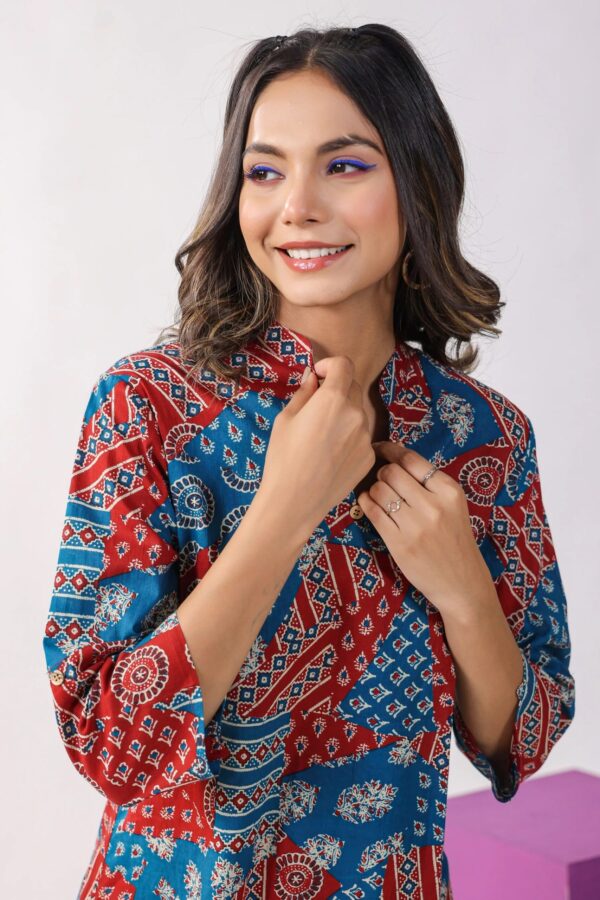 Women Printed Mandrain Collar Kurta And Pant Set - Image 4